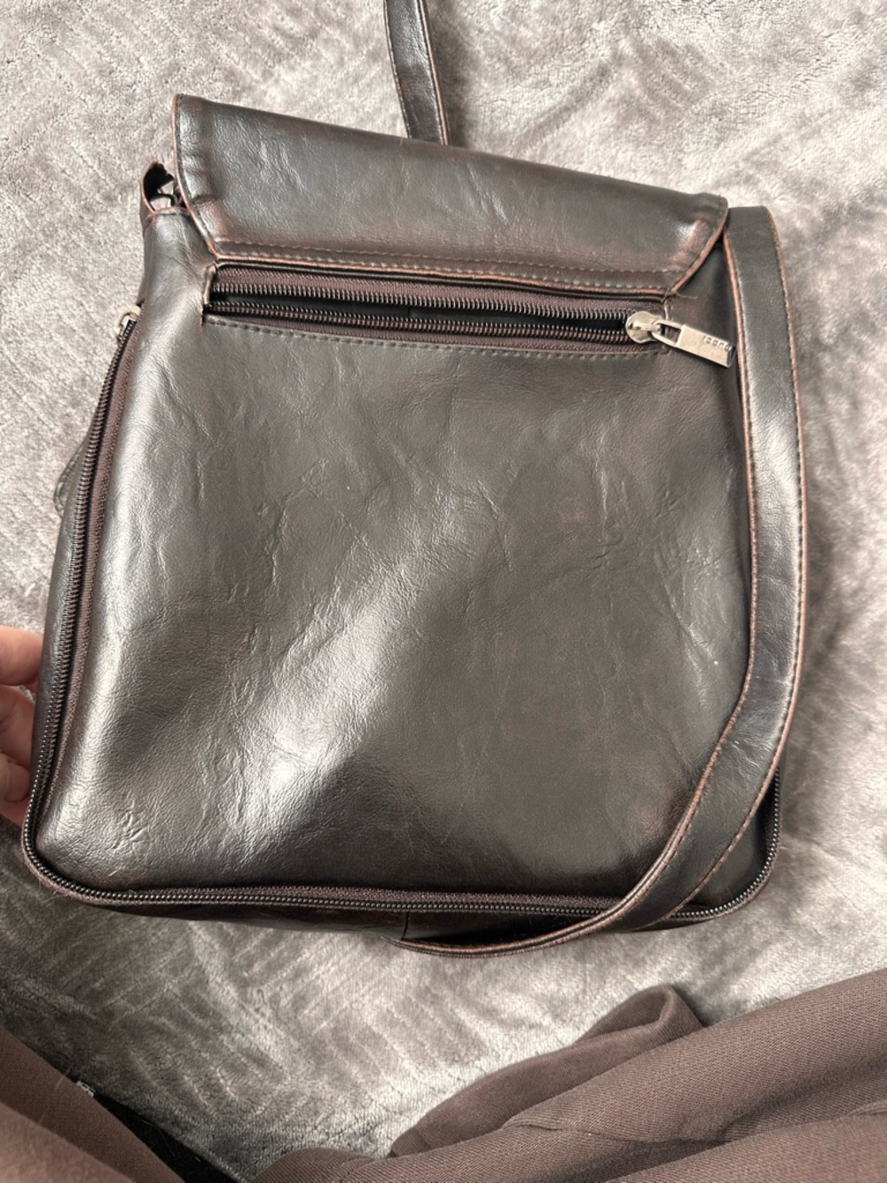 Vintage Gucci Dark Brown Leather Messenger Bag with Silver Accent - Picture 4 of 8